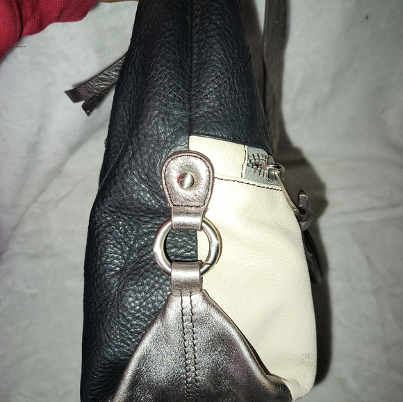 B. Makowsky 3-Tone Crossbody Leather Bag. - Picture 12 of 16